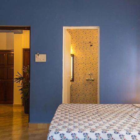 Coco Moon Hotel Morjim Exterior photo