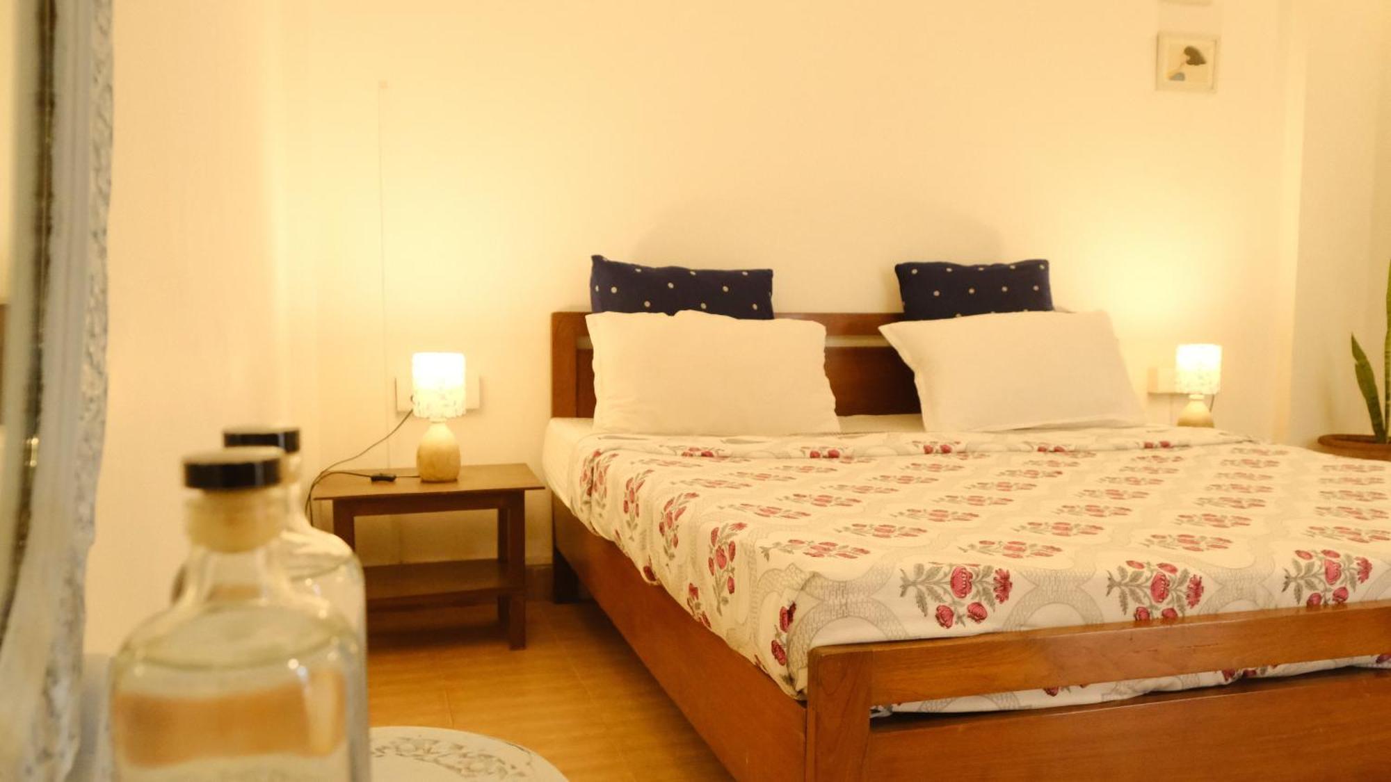 Coco Moon Hotel Morjim Exterior photo