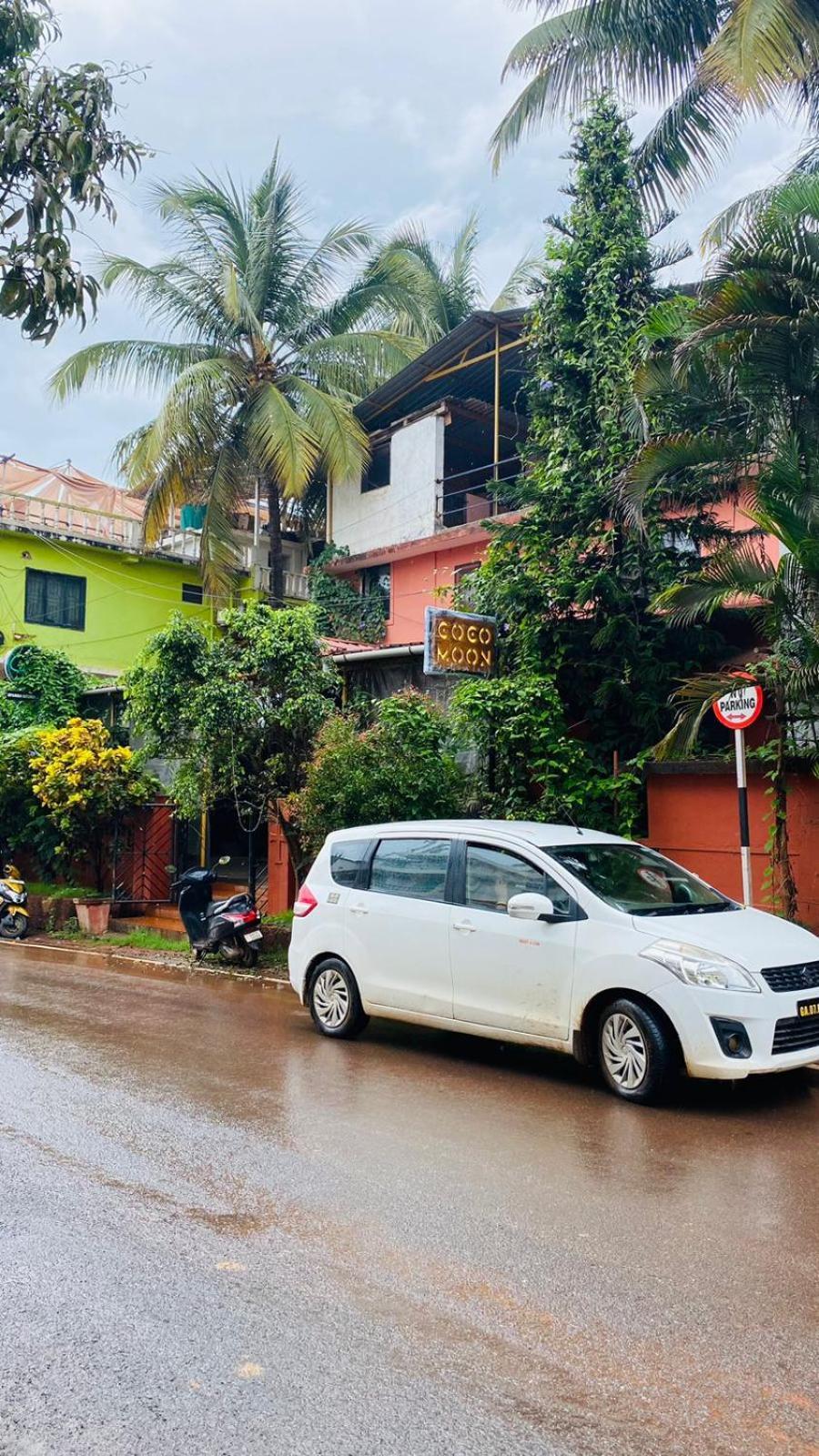 Coco Moon Hotel Morjim Exterior photo