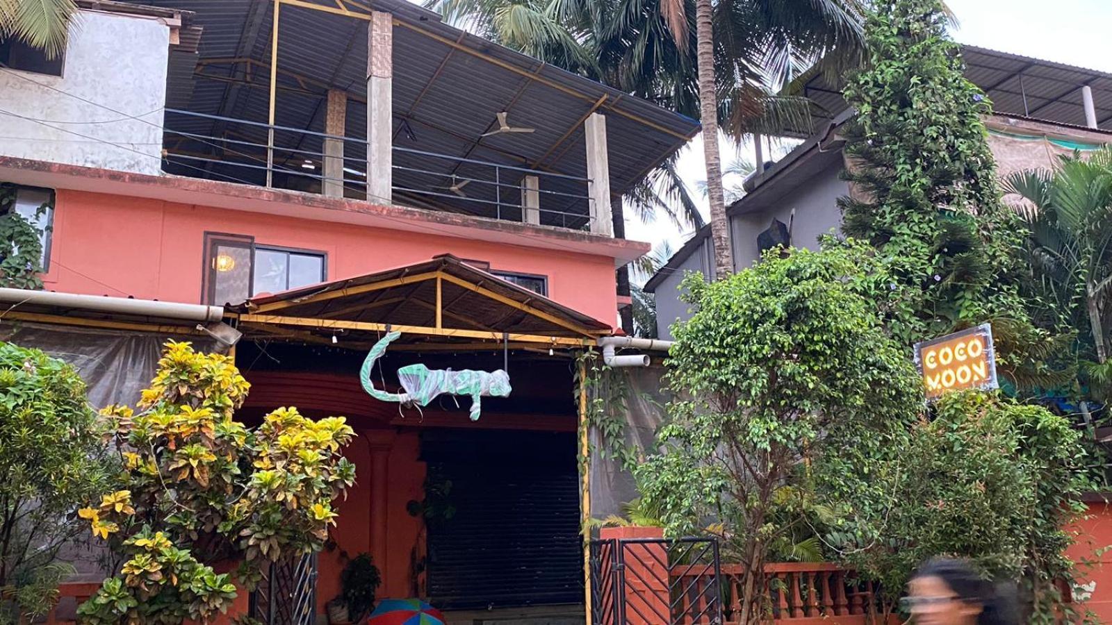 Coco Moon Hotel Morjim Exterior photo