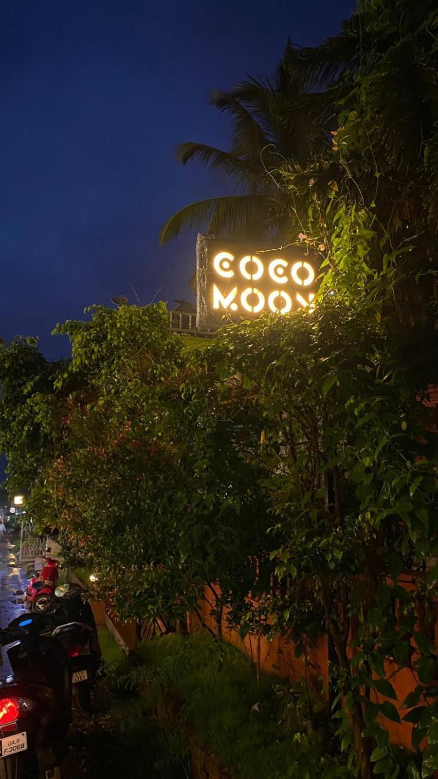 Coco Moon Hotel Morjim Exterior photo